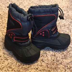 Snow boots
